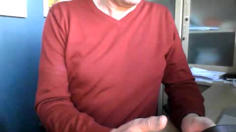 Snapshot of ukshowall chatting on 12.16.25 mark online show from 12.16.25