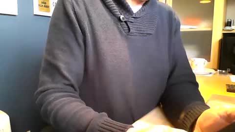 Snapshot of ukshowall chatting on 01.12.26 mark online show from 01.12.26