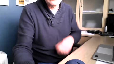 Snapshot of ukshowall chatting on 02.13.26 mark online show from 02.13.26