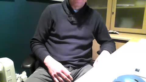Snapshot of ukshowall chatting on 02.25.26 mark online show from 02.25.26