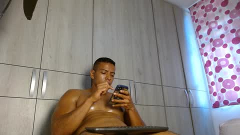 Snapshot of ulisess15 chatting on 01.11.25 Felipe model independent online show from 01.11.25