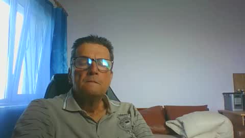 Snapshot of ulmeni4 chatting on 10.19.25 ulmeni4 online show from 10.19.25