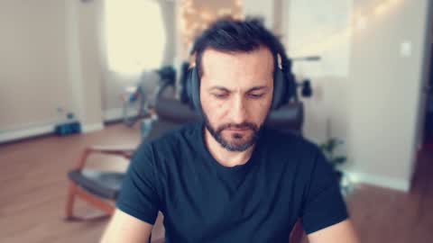 Snapshot of ultratoaster chatting on 01.30.25 ultratoaster online show from 01.30.25