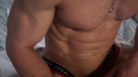 Um CM online show from 04.06.26