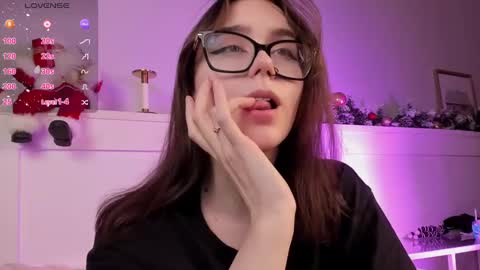 Snapshot of una_medisson chatting on 12.19.24 Una online show from 12.19.24