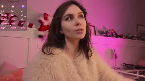 Snapshot of una_medisson chatting on 12.25.24 Una online show from 12.25.24