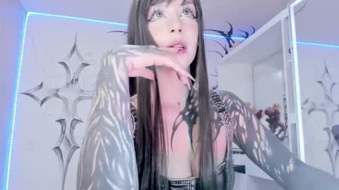 Snapshot of unachimbaherida chatting on 02.28.25 Elle Danielle online show from 02.28.25