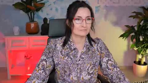 UnaTera online show from 10.31.25