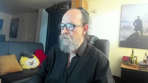 Snapshot of uncle_hottiecb chatting on 06.04.26 Uncle Hottie online show from 06.04.26