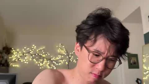 Snapshot of unhingedwang chatting on 10.18.25 wang online show from 10.18.25