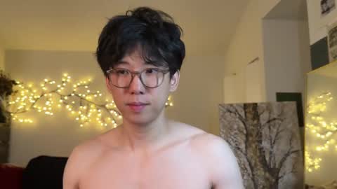 Snapshot of unhingedwang chatting on 10.26.25 wang online show from 10.26.25