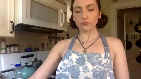 Lola Moonstone online show from 11.12.25