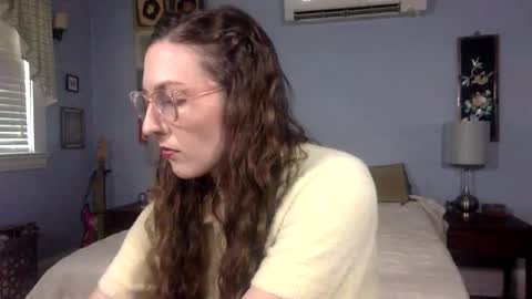 Snapshot of unicornfairy55 chatting on 05.20.26 Lola Moonstone online show from 05.20.26