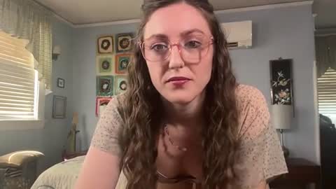 Snapshot of unicornfairy55 chatting on 06.14.26 Lola Moonstone online show from 06.14.26