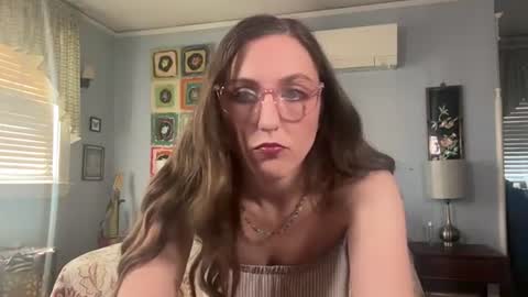 Snapshot of unicornfairy55 chatting on 06.21.26 Lola Moonstone online show from 06.21.26