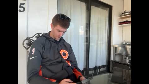 Stepbro online show from 03.03.25