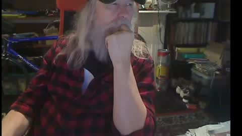 Snapshot of updownunder chatting on 08.04.26 Freddie online show from 08.04.26
