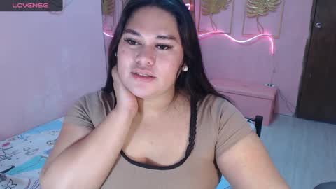 Snapshot of ur_baby_rebbecca chatting on 12.29.24 SINGLE online show from 12.29.24