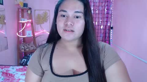 Snapshot of ur_baby_rebbecca chatting on 01.08.25 SINGLE online show from 01.08.25