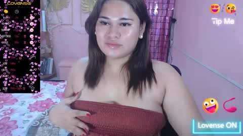 Snapshot of ur_baby_rebbecca chatting on 02.04.25 SINGLE online show from 02.04.25