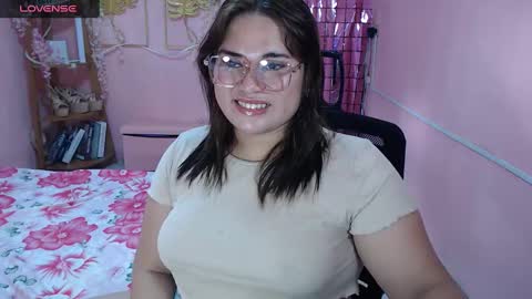 Snapshot of ur_baby_rebbecca chatting on 02.11.25 SINGLE online show from 02.11.25