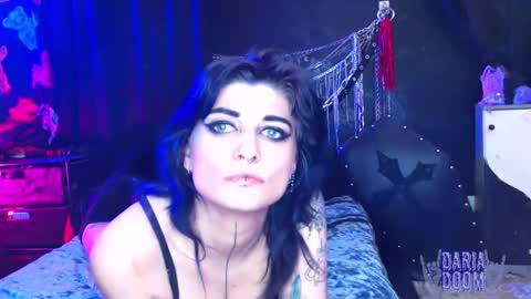 Snapshot of ur_em0_dreamgirl chatting on 01.10.25 Daria Doom online show from 01.10.25