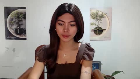 Snapshot of ur_extra_petite chatting on 06.02.26 online show from 06.02.26