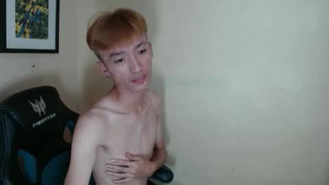 urasian_femboyxxx online show from 04.11.26