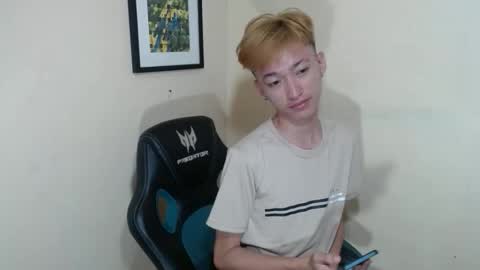 urasian_femboyxxx online show from 04.20.26