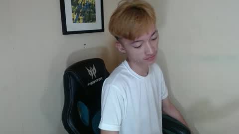 urasian_femboyxxx online show from 04.21.26
