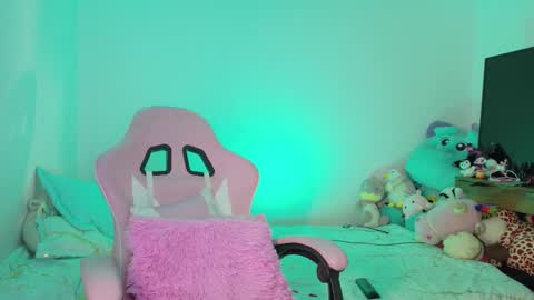 Snapshot of urbaby6irl chatting on 02.19.26 Danielle online show from 02.19.26