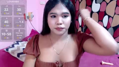 Snapshot of urbabysofia0305 chatting on 10.13.25 Sofia online show from 10.13.25