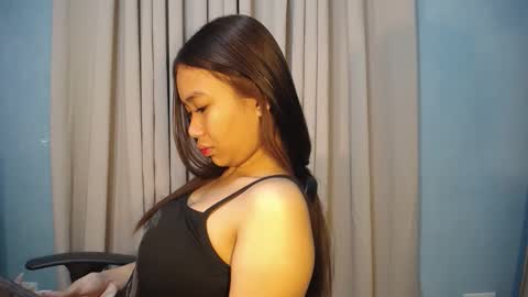 Snapshot of urbbgurl_lynxx chatting on 10.20.25 Urbbgurl lynxx online show from 10.20.25