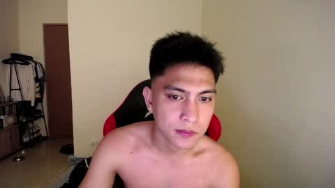 Snapshot of urcuteguy_jhonx chatting on 05.19.26 Dannie online show from 05.19.26