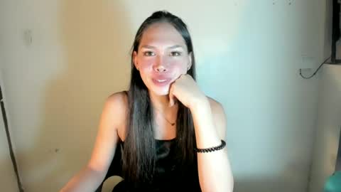 Snapshot of urdolly_rona chatting on 06.21.26 Rona Ella online show from 06.21.26