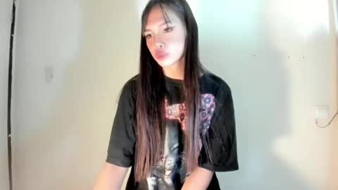 Snapshot of urdolly_rona chatting on 07.14.26 Rona Ella online show from 07.14.26