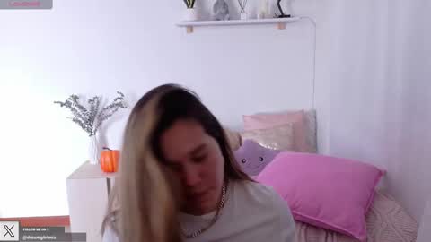 Snapshot of urdreamgiirl chatting on 10.03.25 Mia Miller online show from 10.03.25