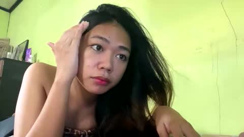 Snapshot of urfantacyjamaica chatting on 05.19.26 ayumi reacher online show from 05.19.26
