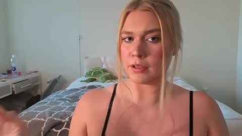 Snapshot of urfavcollegegirl chatting on 02.16.25 Maryia Kay online show from 02.16.25