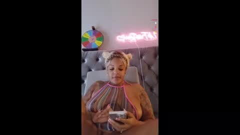 Snapshot of urfaveriri chatting on 10.15.25 urfaveriri online show from 10.15.25