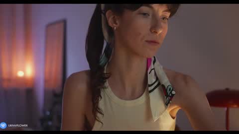 Snapshot of urfavflwers chatting on 01.26.25 Aleksandra online show from 01.26.25