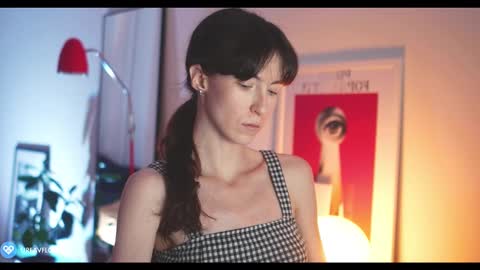 Snapshot of urfavflwers chatting on 02.06.25 Aleksandra online show from 02.06.25