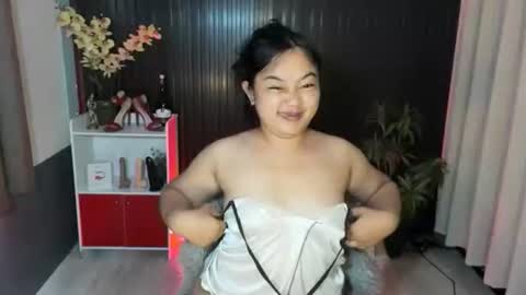 Snapshot of urfavouritecravings chatting on 10.28.25 Scarlet online show from 10.28.25