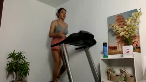Snapshot of urfavouriteobsession chatting on 02.06.25 Angela Cullens online show from 02.06.25