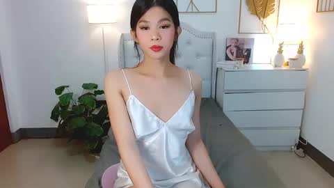 Snapshot of urfynestchina_doll chatting on 02.18.25 Im your doll maica online show from 02.18.25