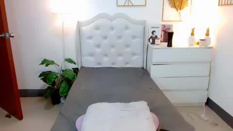 Snapshot of urfynestchina_doll chatting on 03.11.25 Im your doll maica online show from 03.11.25