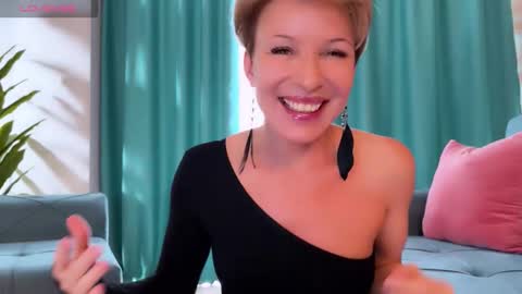 Snapshot of urgoddessjenny chatting on 09.27.25 Jenny online show from 09.27.25