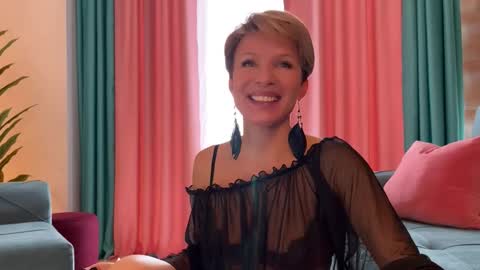 Snapshot of urgoddessjenny chatting on 10.27.25 Jenny online show from 10.27.25