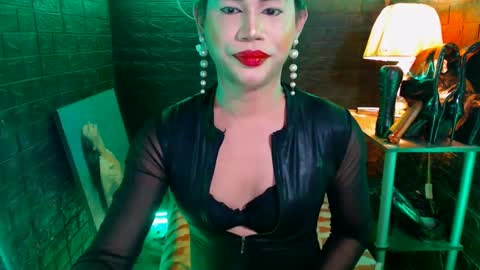 Snapshot of urhardcockqueenxxx chatting on 01.18.25 queen norelle online show from 01.18.25