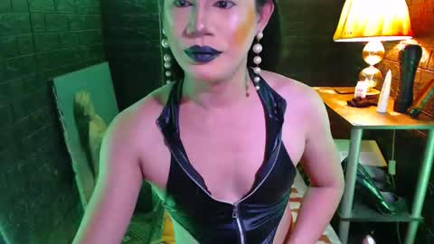 Snapshot of urhardcockqueenxxx chatting on 10.21.25 queen norelle online show from 10.21.25